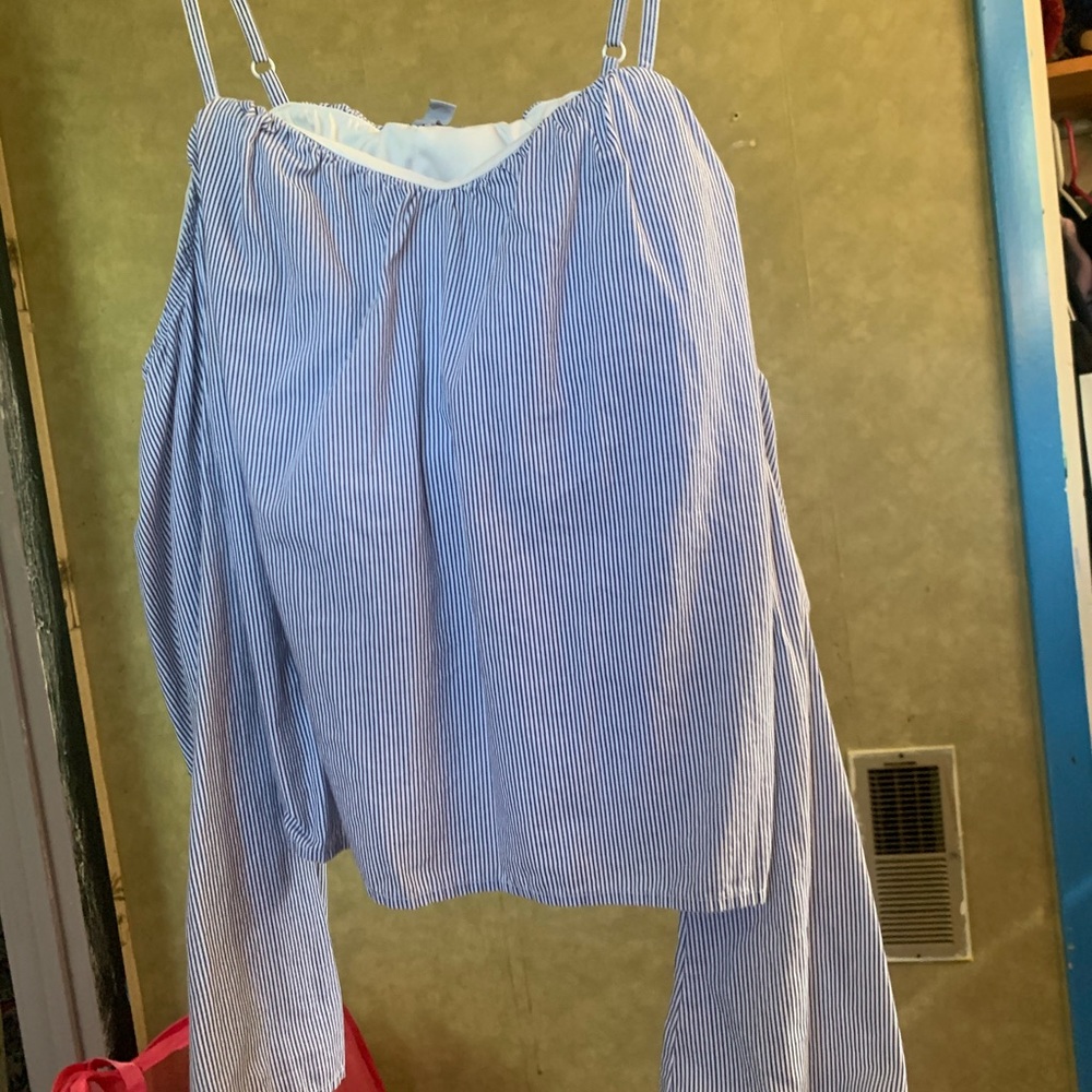 Cold shoulder top